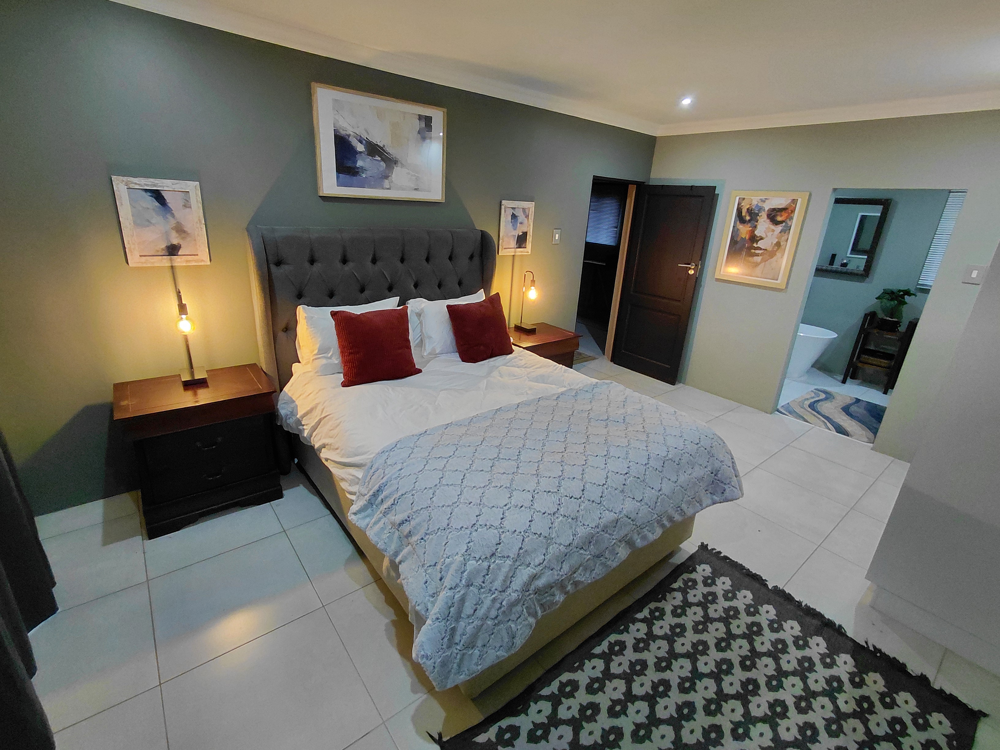 Master en-suite bathroom